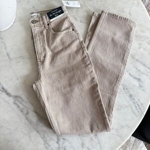 Abercrombie & Fitch Women's “oat” curve love 90s Straight jeans